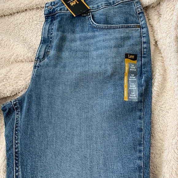 NWT ~ 20W - LEE  Legendary Flare Jeans - Mid Rise - Picture 7 of 16